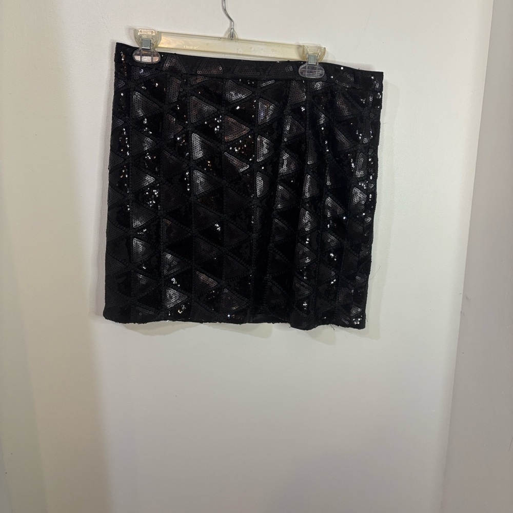 Piperlime NWT triangle sequin mini skirt